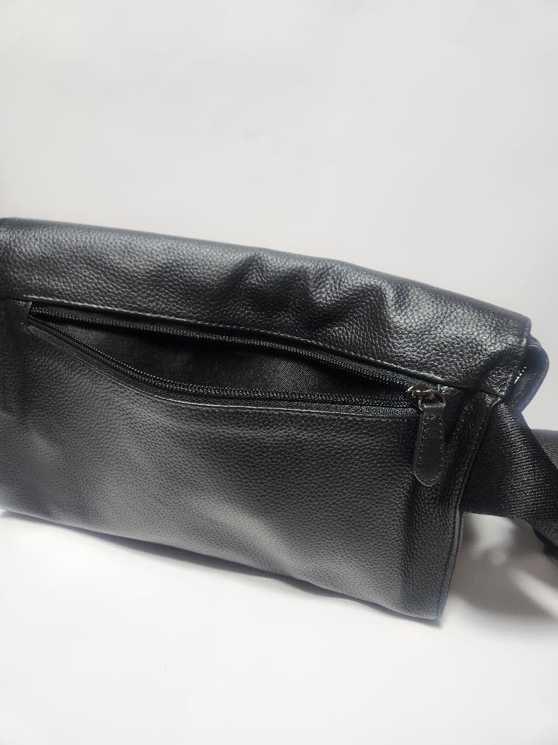 【美品】ear PAPILLONNER 本革 レザーショルダーバッグ ブラック