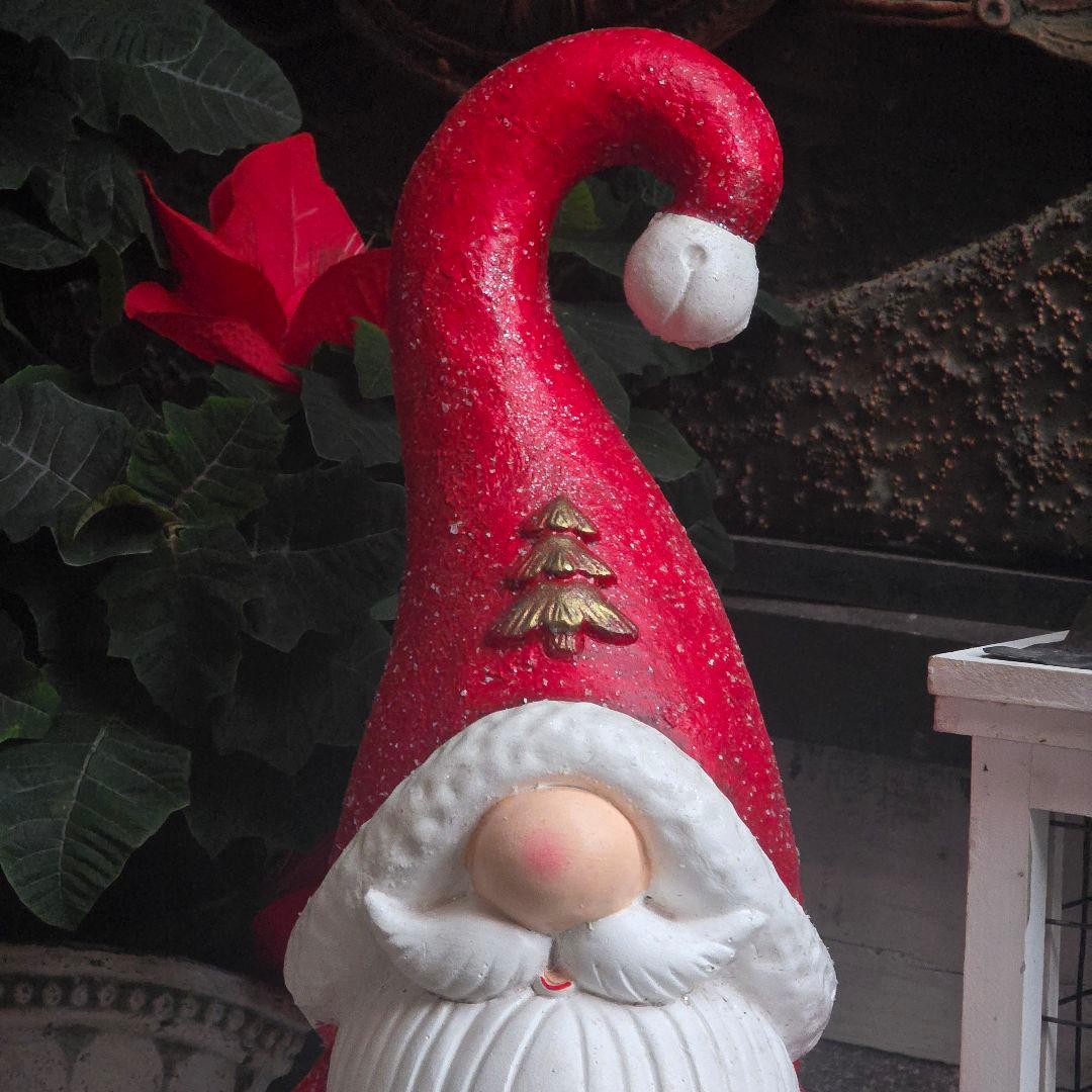 サンタさんよりオシャレな帽子を被った巨大3等身ノームさんのオブジェ・1点物໒꒱