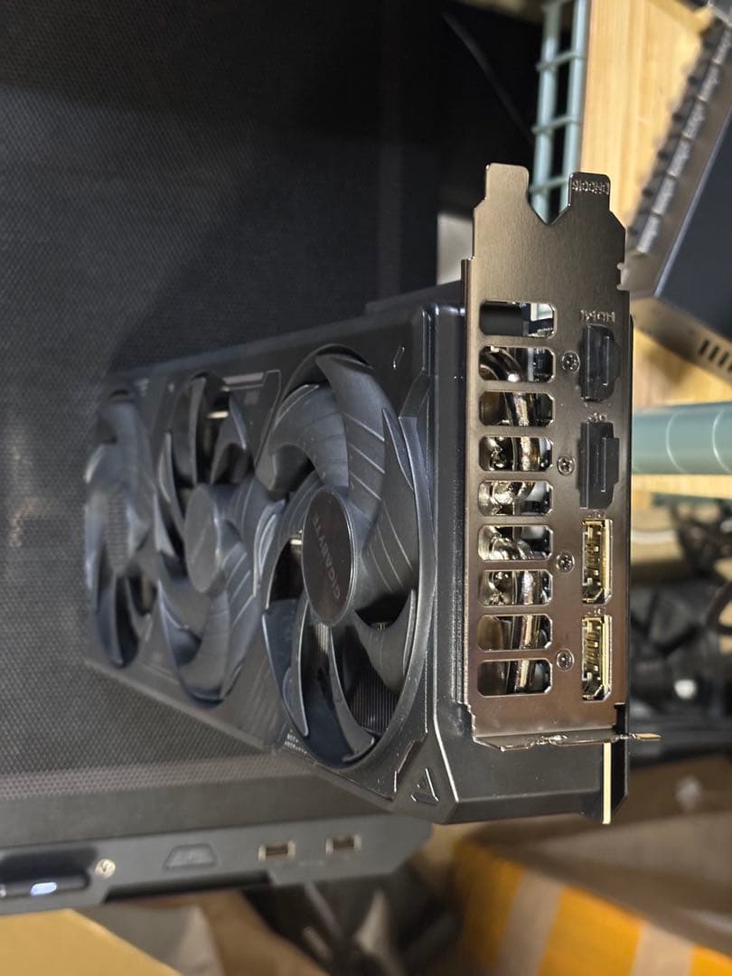 グラフィックボード・グラボ・ビデオカード GIGABYTE RTX5080 WINDFORCE OC SFF 16G