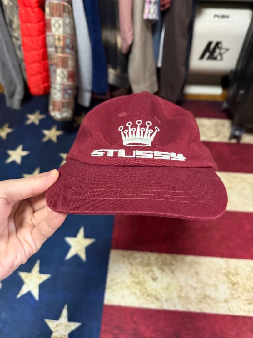 STUSSY バーガンディキャップ 王冠ロゴ
