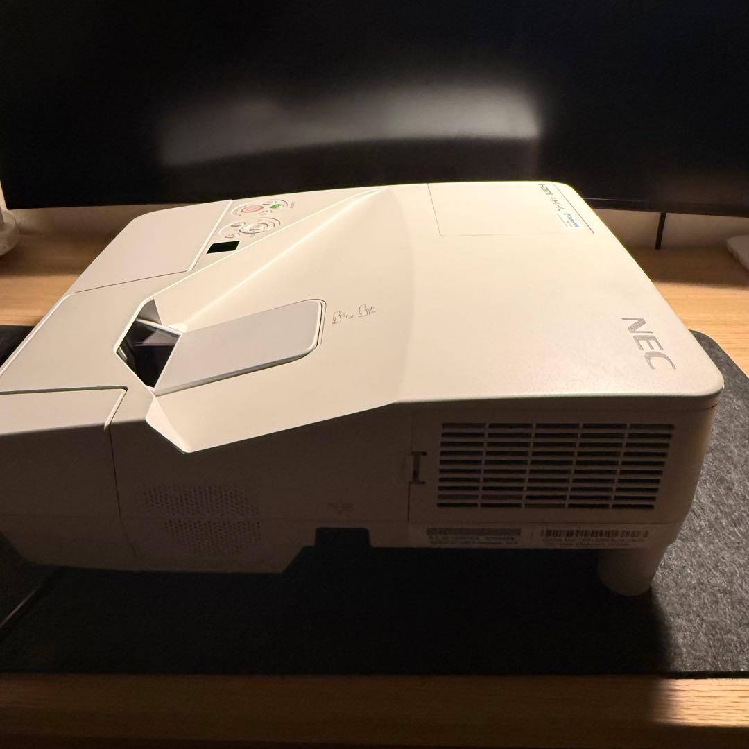 NEC 短焦点プロジェクター 本体　NP-UM351WJL