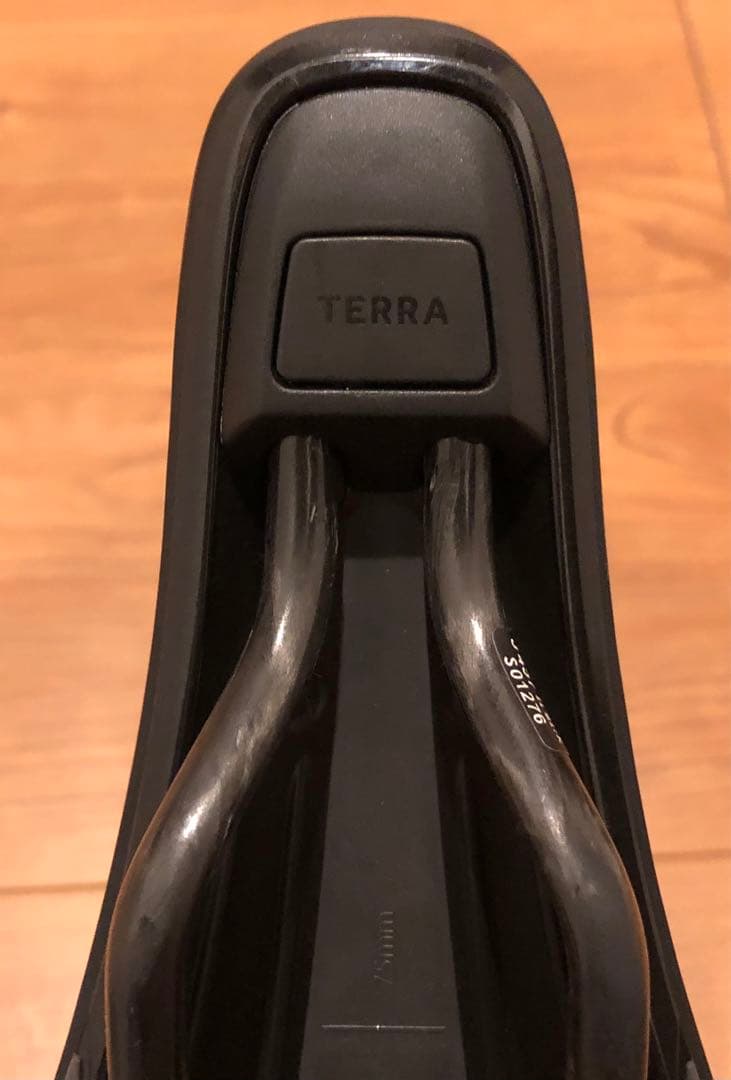 fizik TERRA ARGO X1 160mm カーボンレールサドル