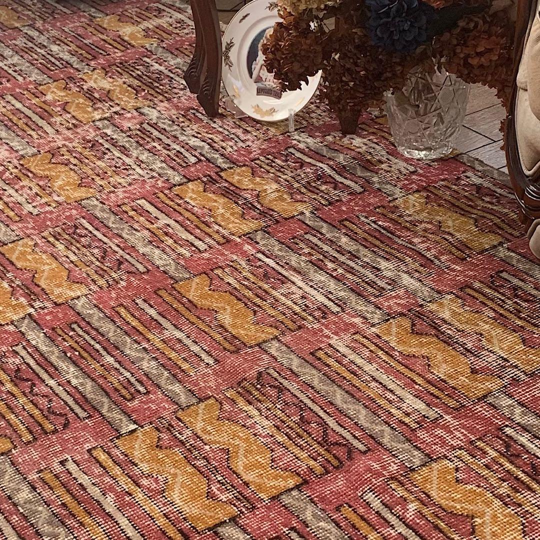 トルコヴィンテージラグ　213×117 レア　ジオメタリック　レトロピンク