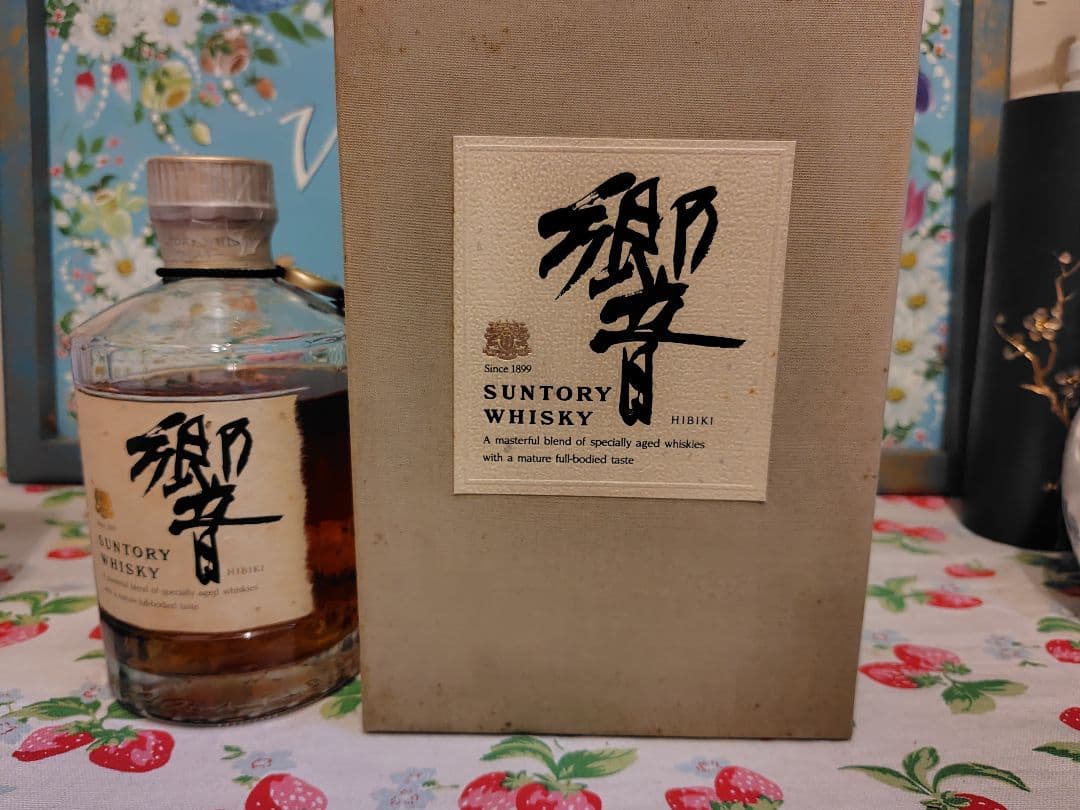 【美品】　サントリー 　ウイスキー　フィルム剥がれ　響　裏金ラベル　裏金ラベル