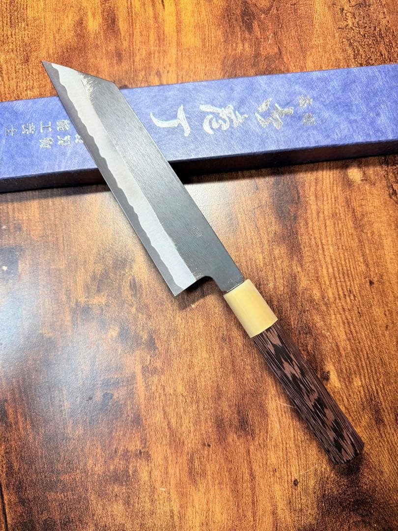 森本光一作　和牛刀 切付 黒打 包丁　7寸　白ニ鋼　ウェンジ白水牛八角柄