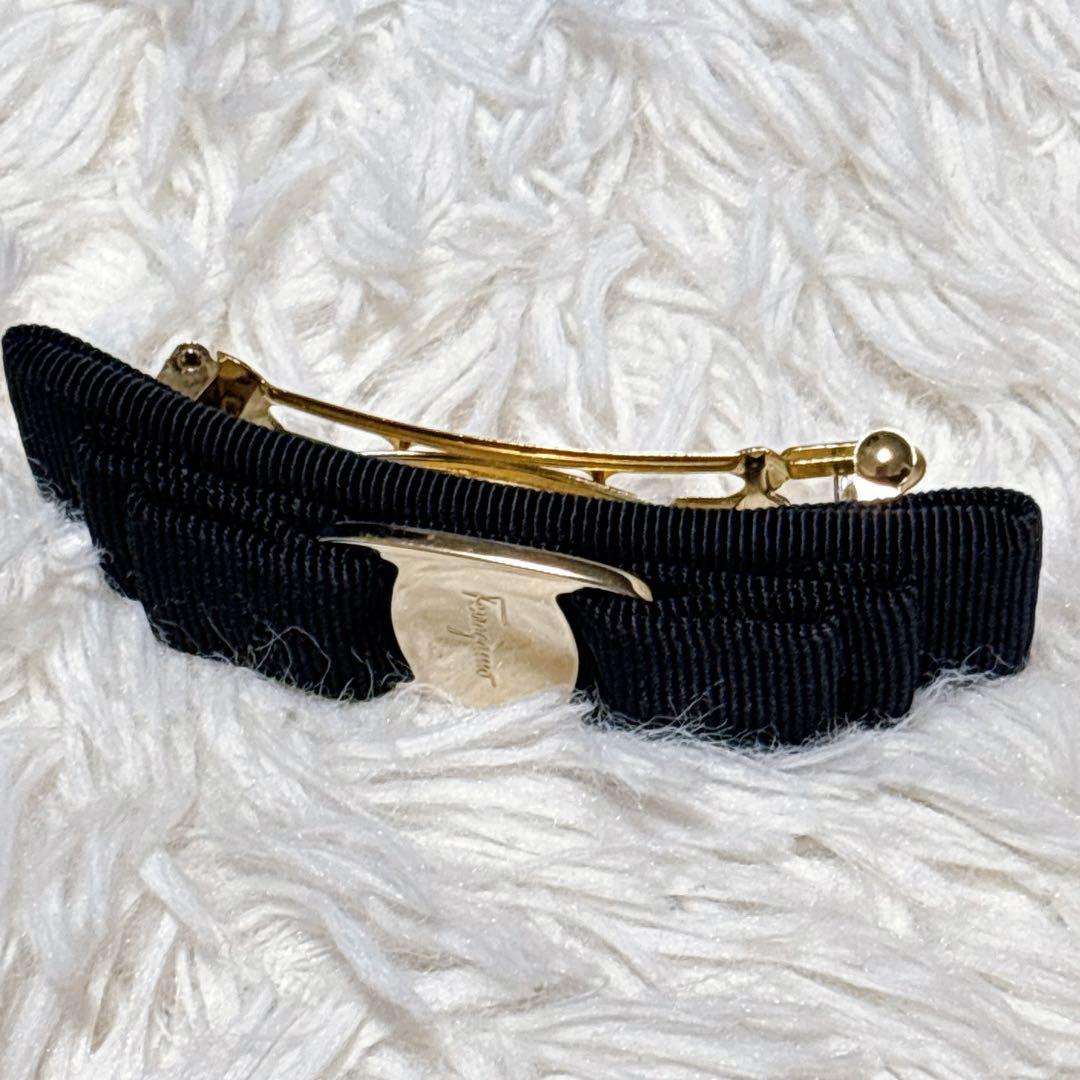 Salvatore Ferragamo フェラガモ　ブラック×ゴールド　バレッタ