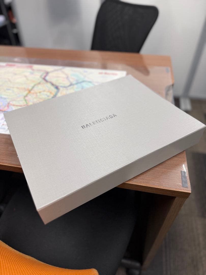 BALENCIAGA ピンク 長袖Tシャツ 新品タグ付き