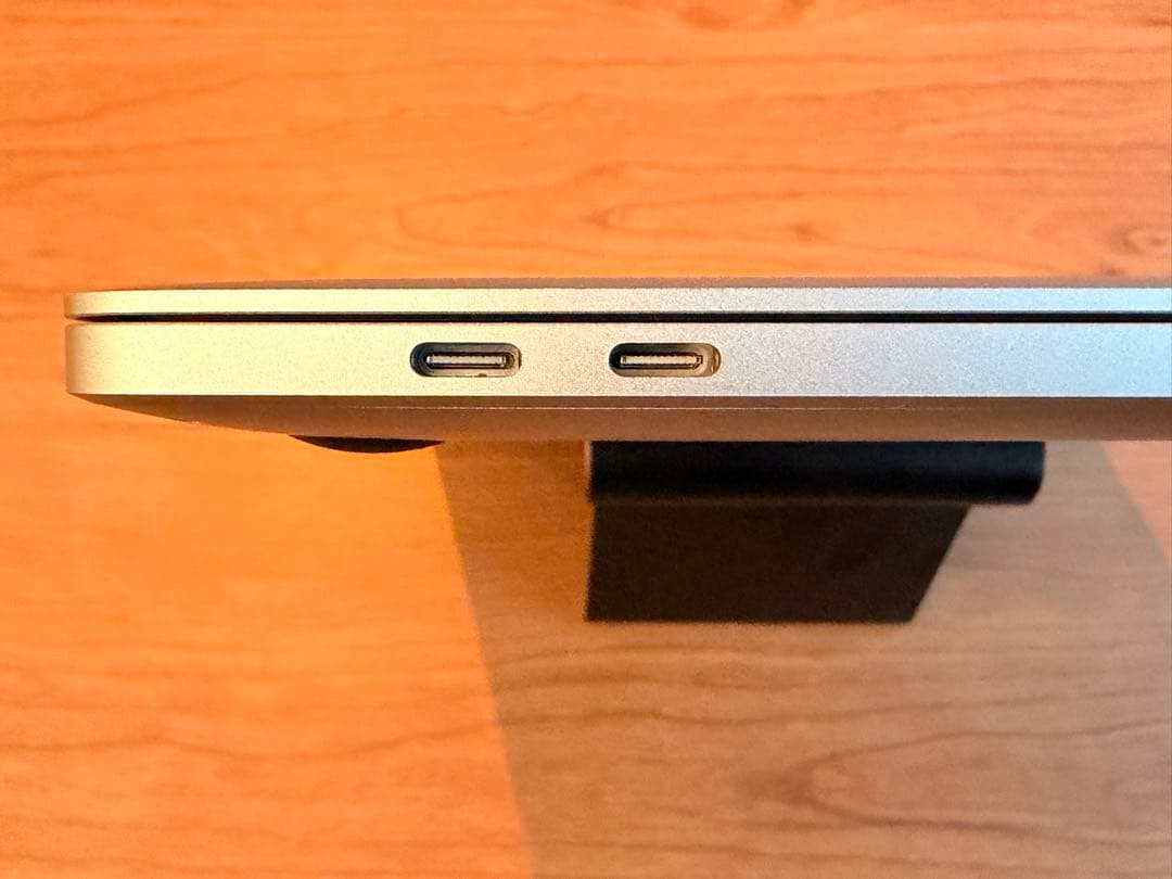 MacBook Pro M1 13 インチ 16GB/256GB シルバー