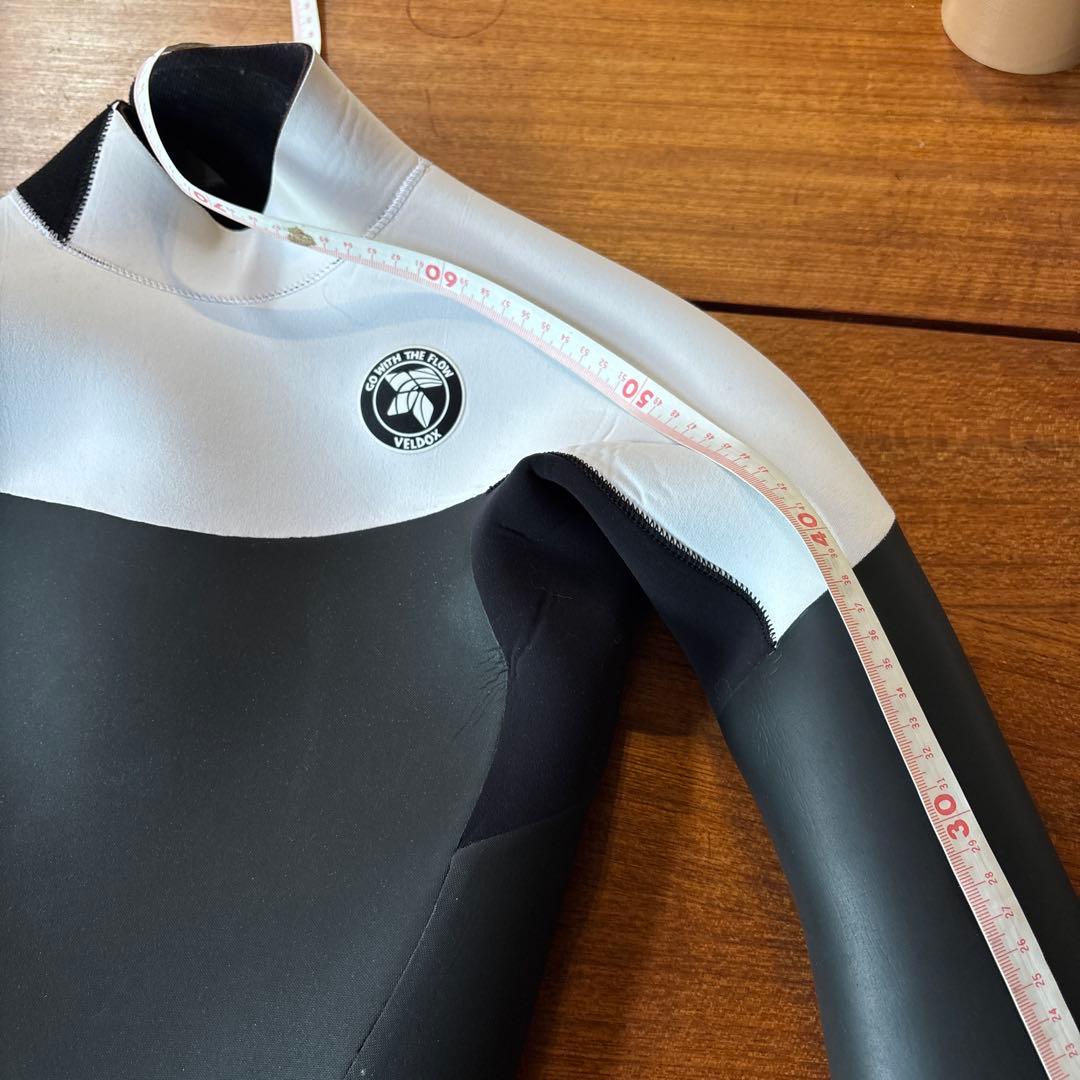 オーダーほぼ新品　セミドライスーツ ブラック・ホワイト