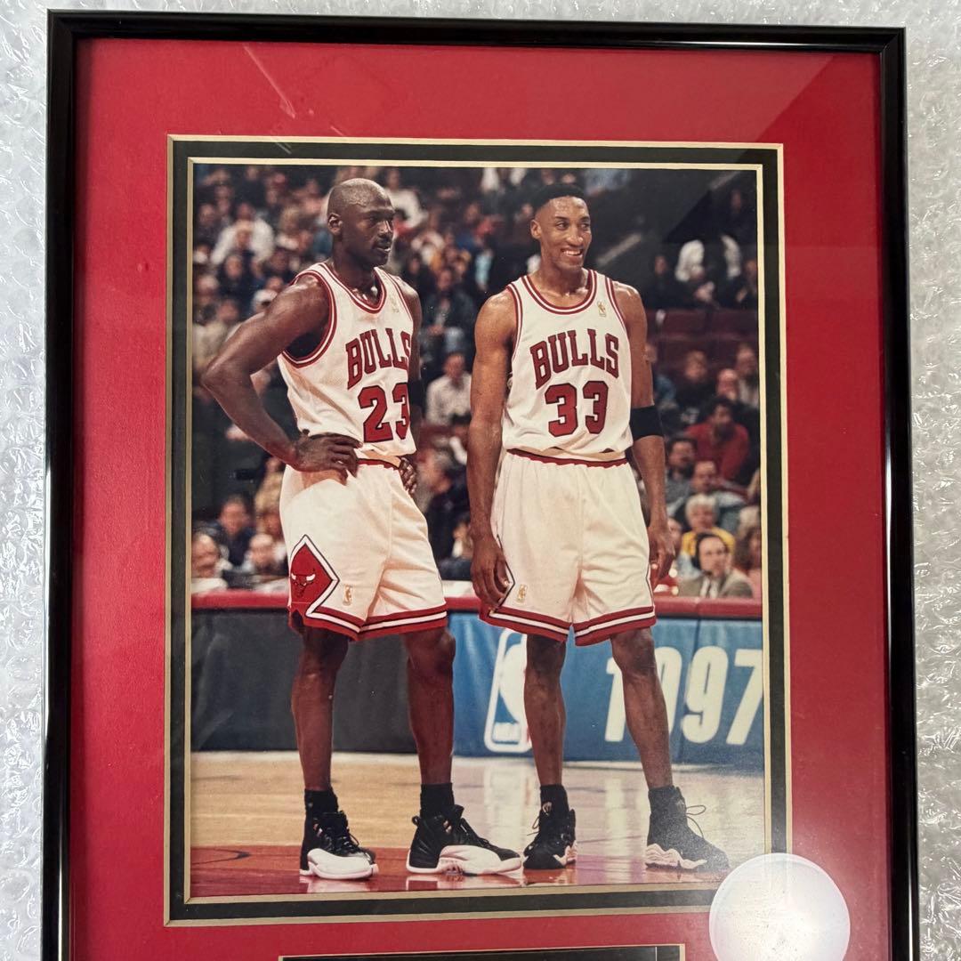 マイケル・ジョーダンとスコッティ・ピッペンのフレーム入り写真
