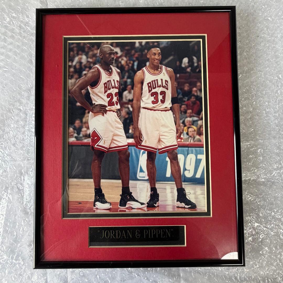 マイケル・ジョーダンとスコッティ・ピッペンのフレーム入り写真