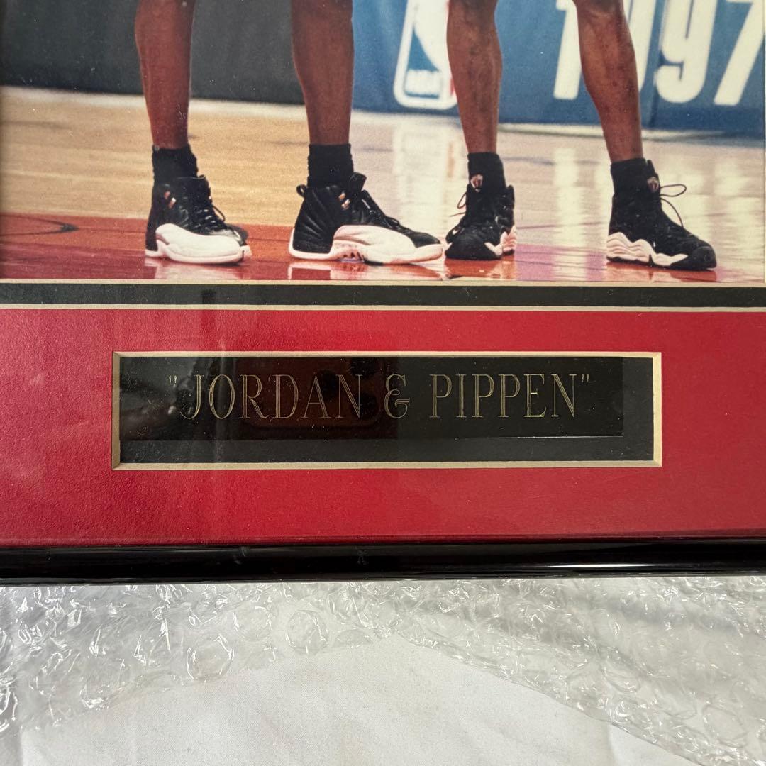 マイケル・ジョーダンとスコッティ・ピッペンのフレーム入り写真