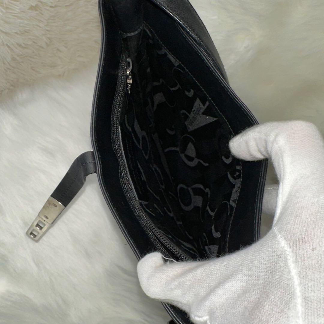 人気モデル✨ フェラガモ ショルダーバッグ ガンチーニ ロック金具 レザー