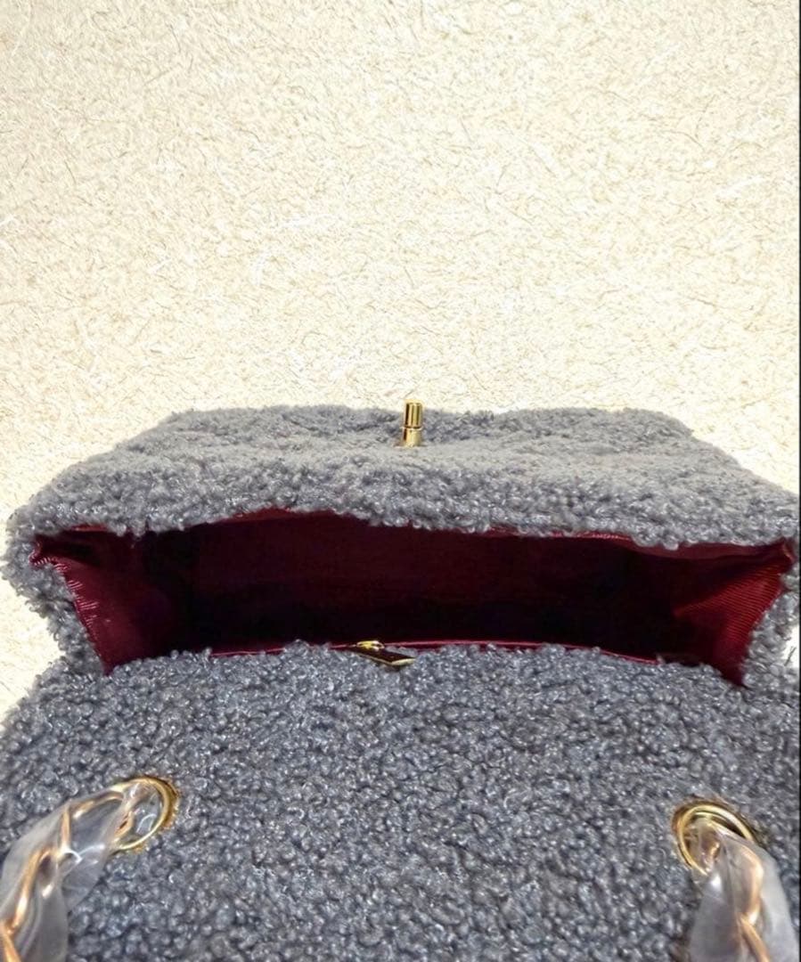 ✨限定VIPノベルティ✨CCロゴ　ショルダーバッグ　ボア　グレーカラー　訳あり‼️