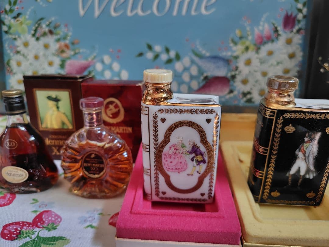 ヘネシー ミニボトル 2本　カミュ　ブック　紳士と淑女 天使の戯れ ブック