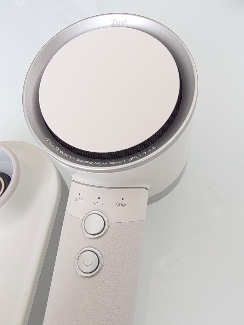 ズーヴィ ヘイロー　コードレスヘアドライヤー ホワイト HA100