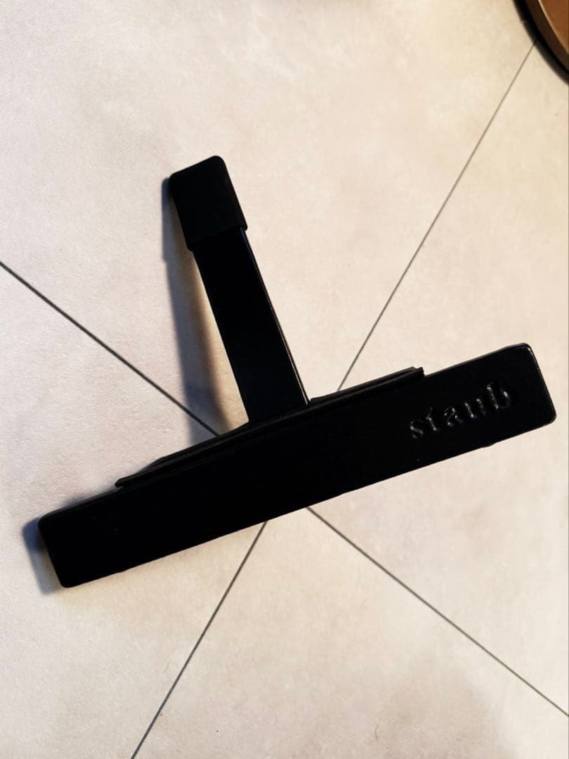 定価14,850円Staub 蓋置き リッドホルダー 黒 ストウブ