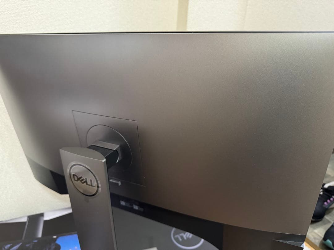 Dell (デル) U2720QM 27インチ 4K モニター　ジャンク