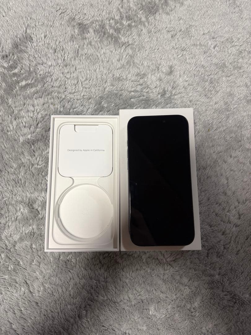 【美品】iPhone15Pro ブラックチタニウム　256GB
