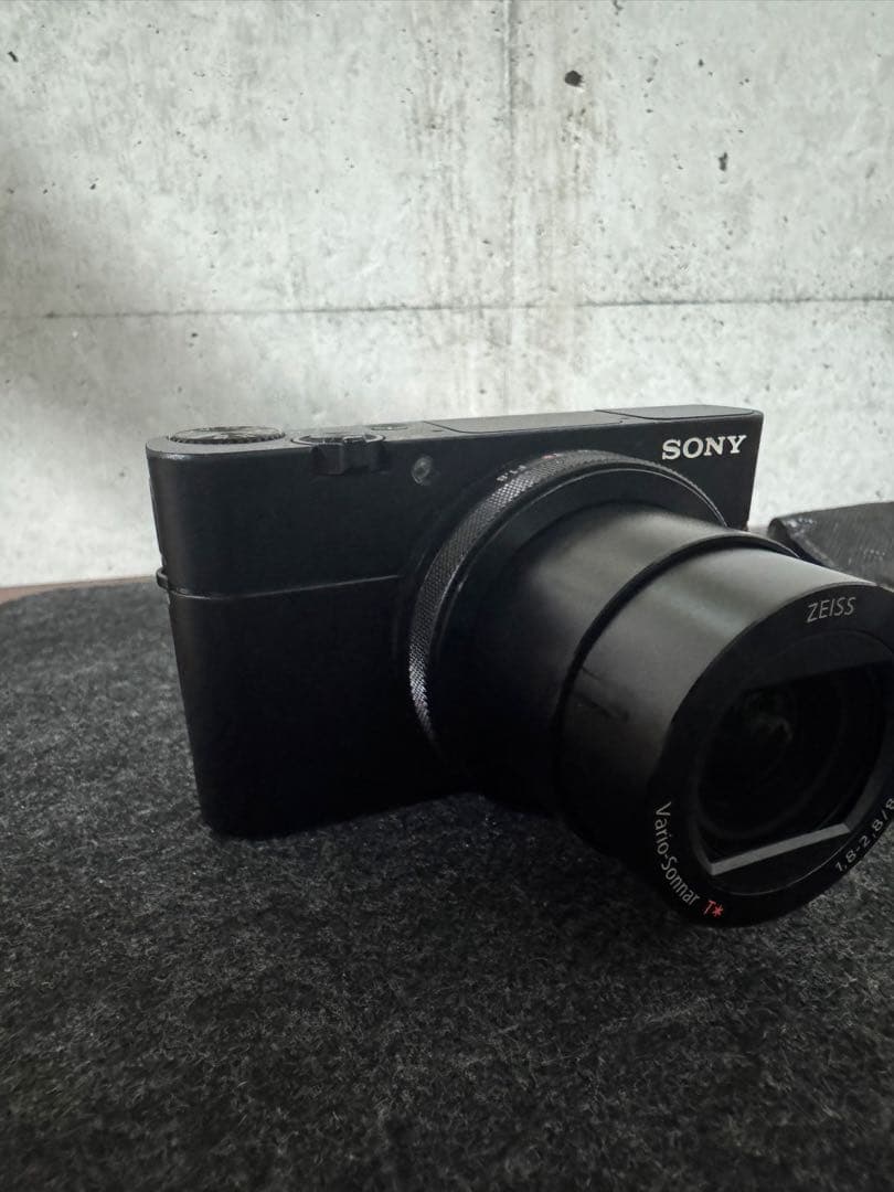 デジタルカメラ Sony DSC-RX100V (DSC-RX100M5A)