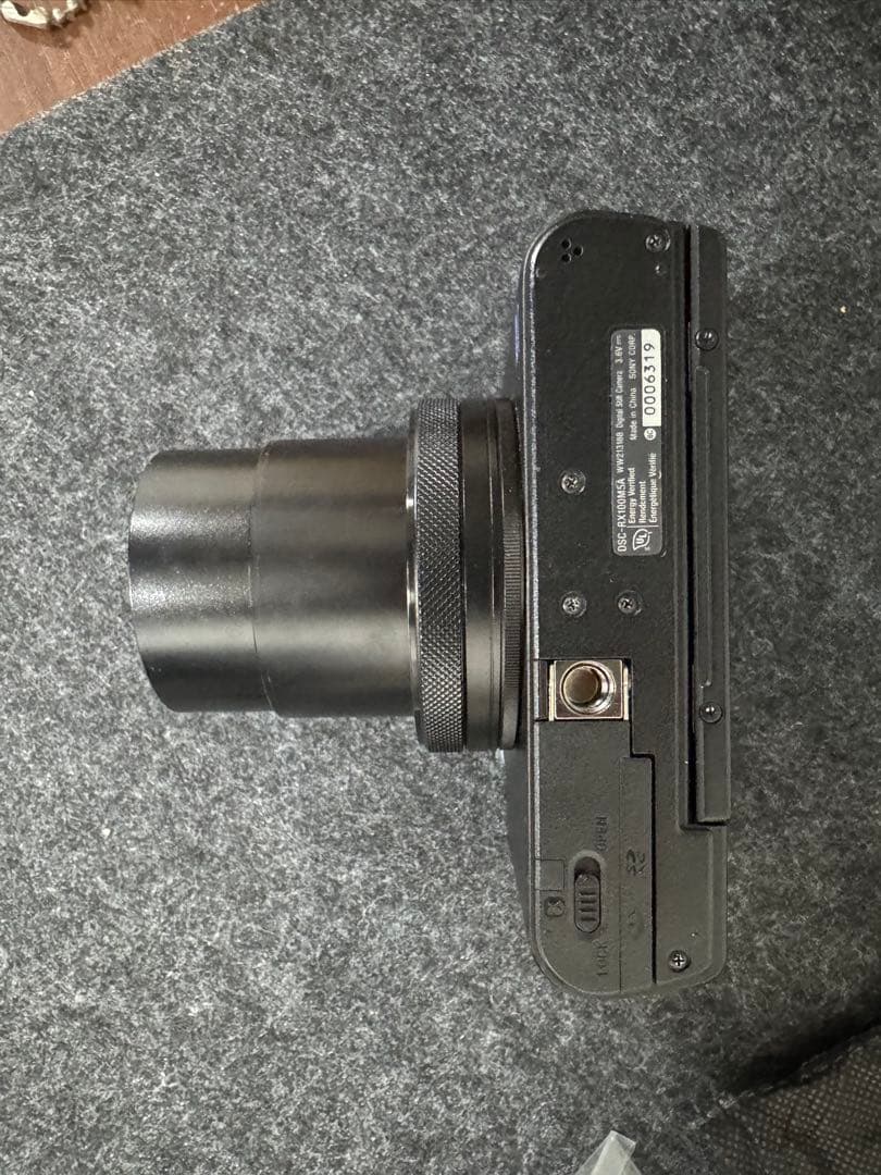 デジタルカメラ Sony DSC-RX100V (DSC-RX100M5A)