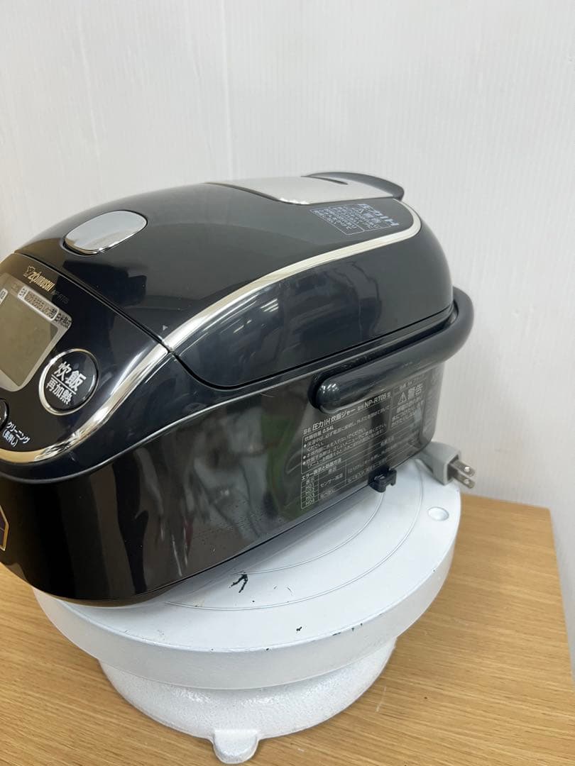 象印 IH炊飯器 NP-RT05（3合炊き）プラチナ厚釜／ブラック 2024年製