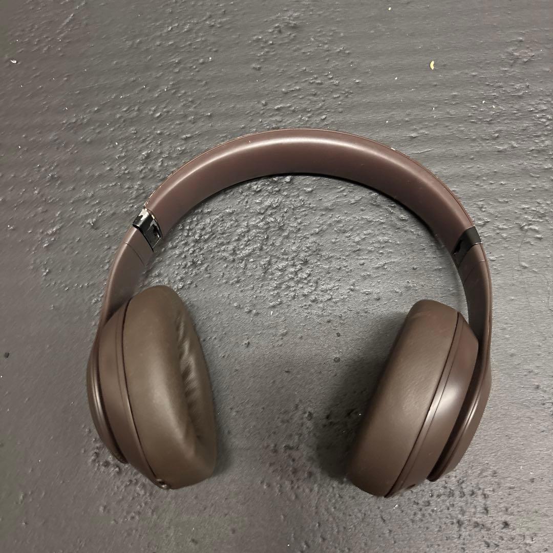 Beats ワイヤレスヘッドホン ブラウン