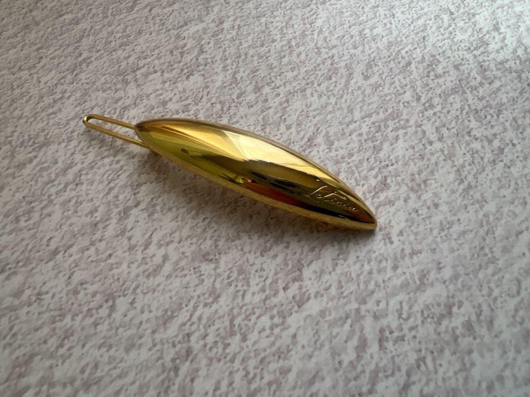 入手困難★コロンとした形が可愛い！LETICIA ヘアピン