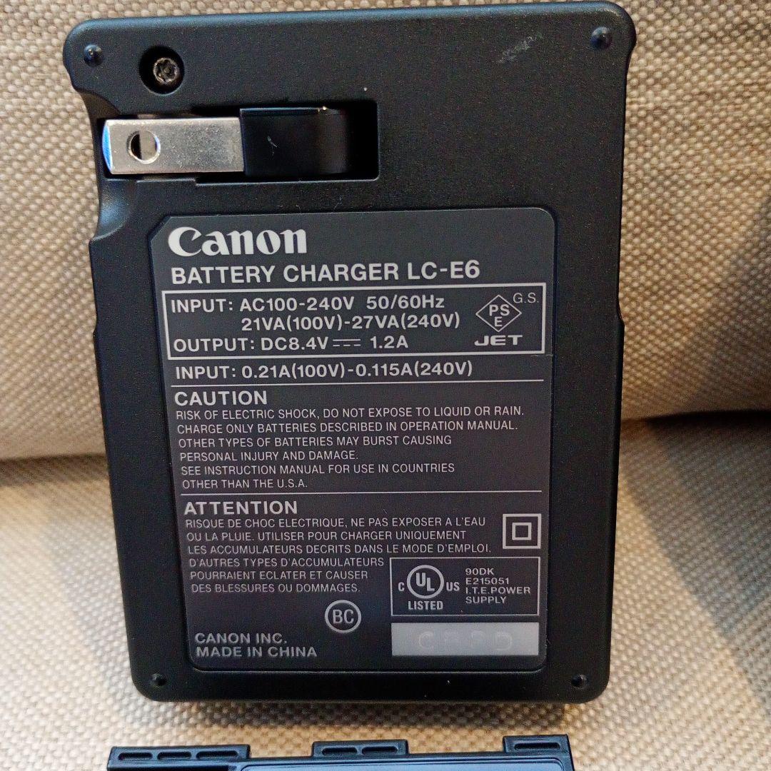 一眼レフCanon EOS70D ズームレンズ、単焦点レンズ、フード、ポーチ付き