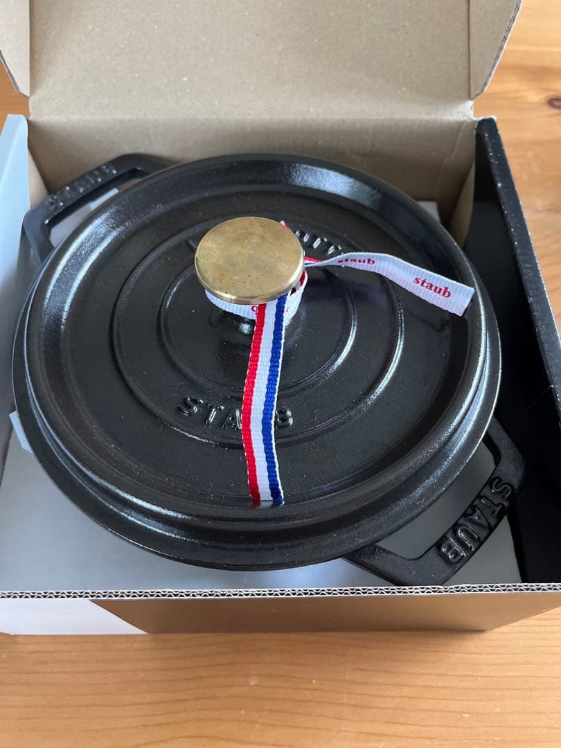 美品【シリアルナンバー付き】ストウブ ココット ラウンド ブラック 18㎝