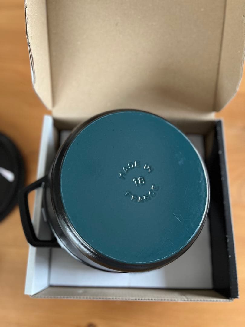 美品【シリアルナンバー付き】ストウブ ココット ラウンド ブラック 18㎝