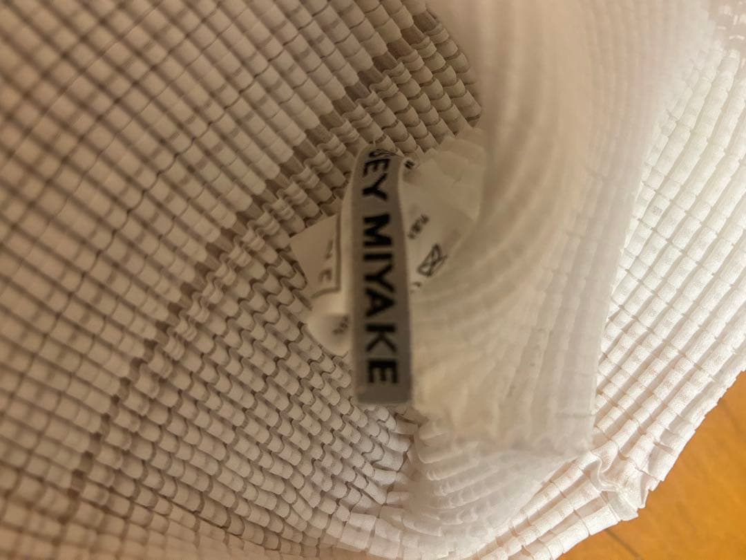 イッセイミヤケ ブラウス　ホワイト