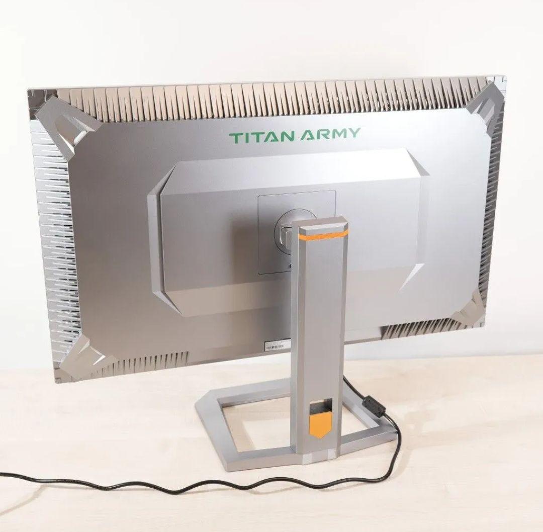 32インチ miniLED 4k 160hz