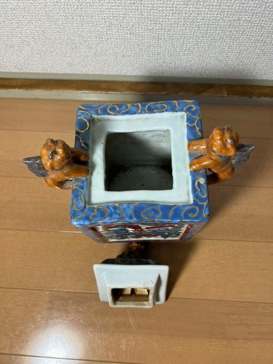 271 九谷焼　金彩赤絵　獅子四角香炉　古美術品　時代物