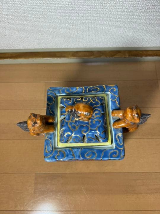 271 九谷焼　金彩赤絵　獅子四角香炉　古美術品　時代物
