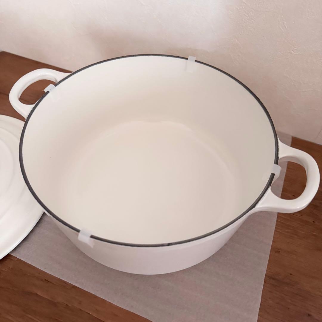 ル・クルーゼ Le Creuset ココットロンド　　　　24㎝ ホワイト