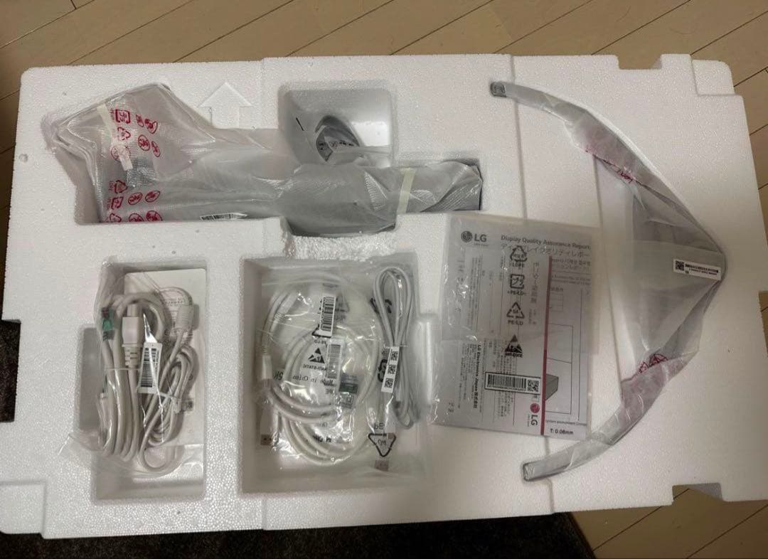 LG 3840x2160 144Hz ディスプレイ 32UQ750 - W