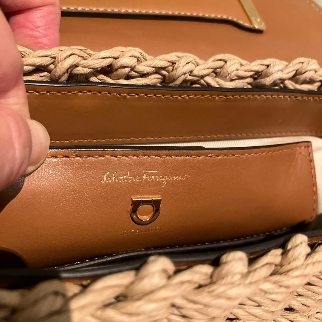 美品　フェラガモ　カゴバック