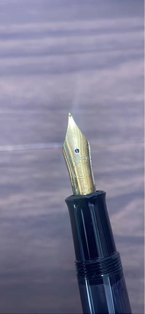 ペリカン　万年筆 黒と緑の樹脂製