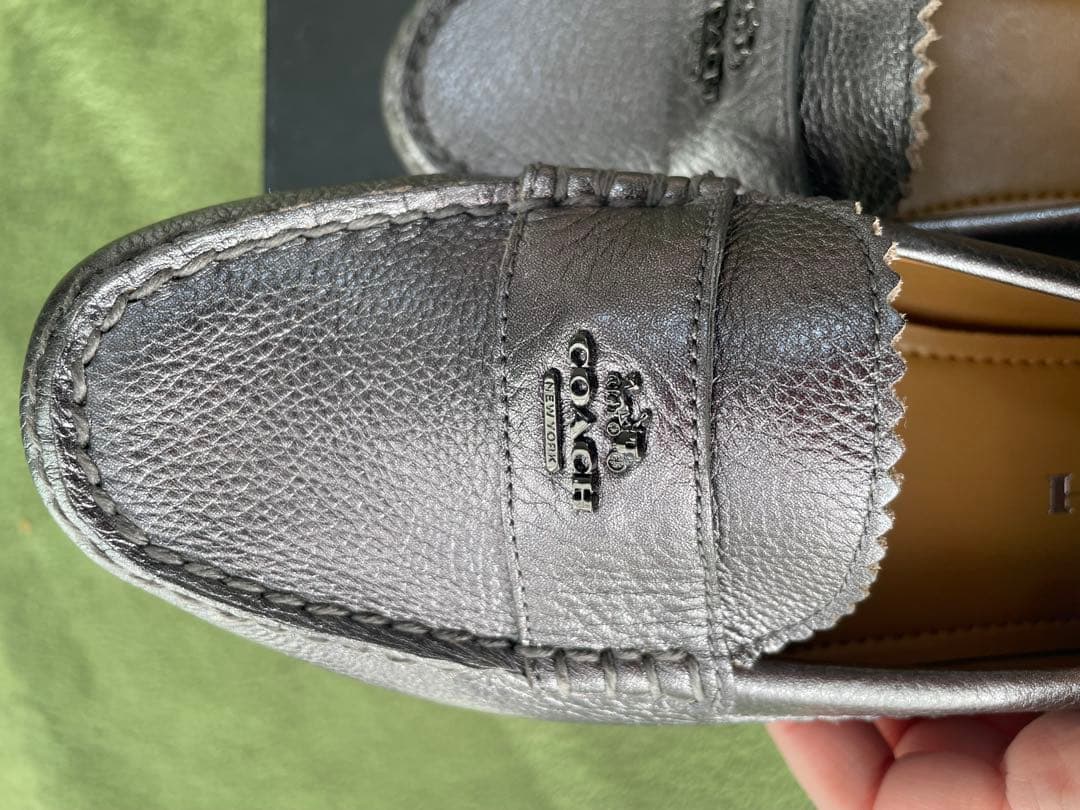 みこちゃん　COACH シルバー ローファー
