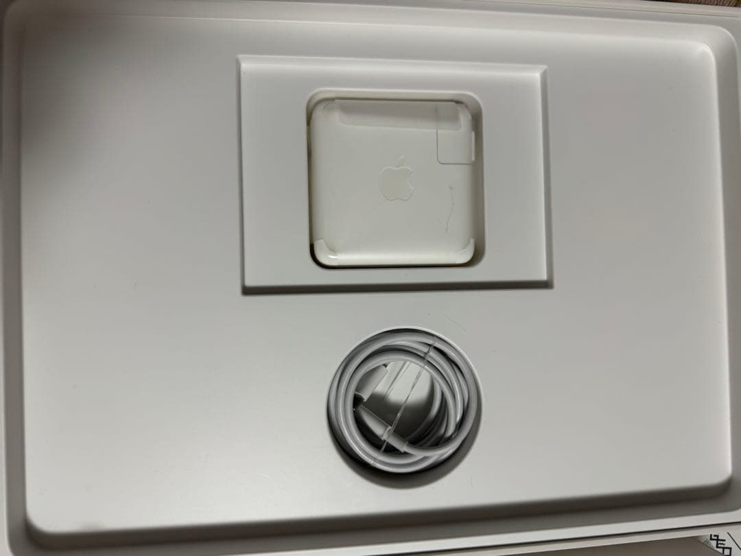 LANAMacBook Pro 13インチ　2019年式