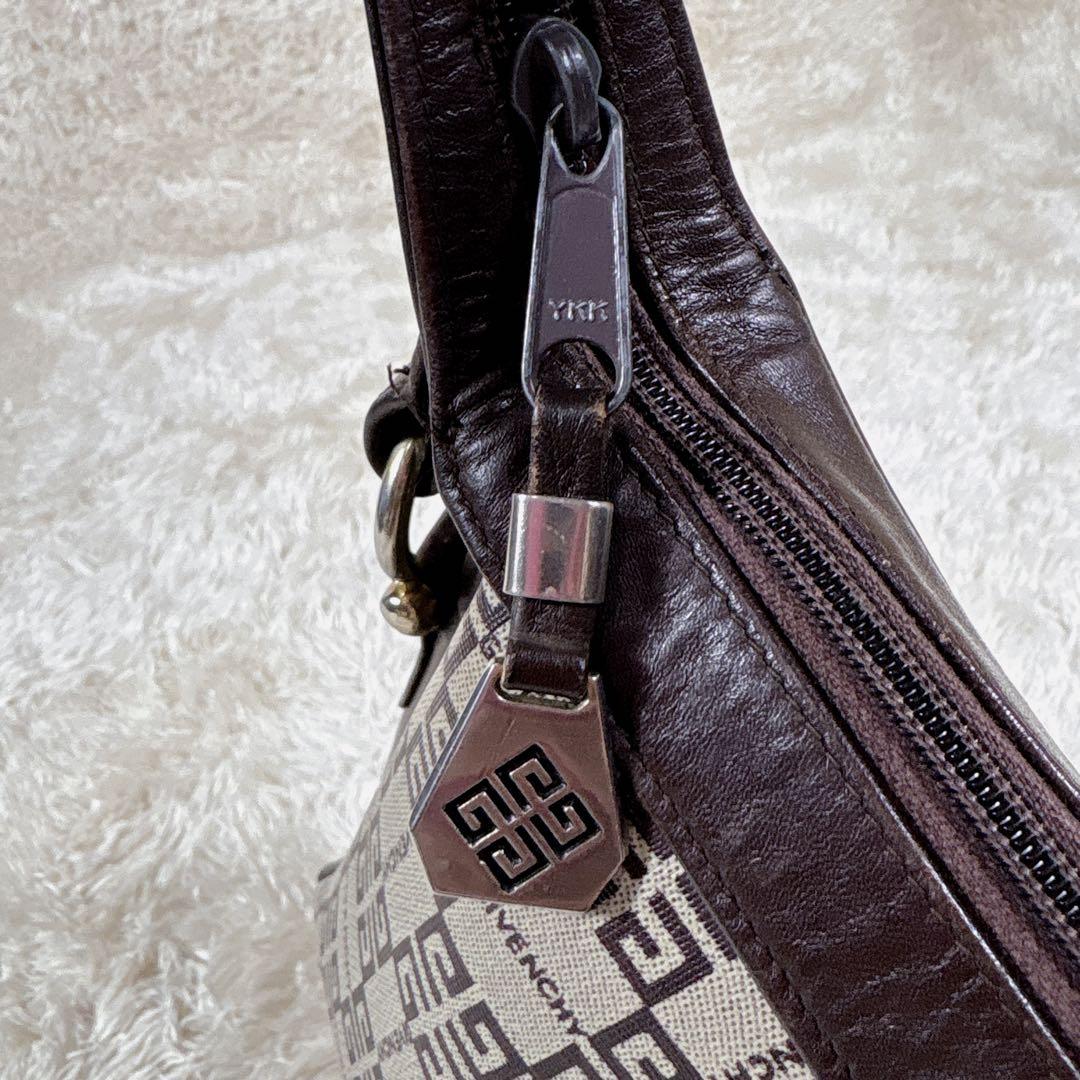 GIVENCHY ジバンシィ ショルダーバッグ モノグラム 4G PVC レザー