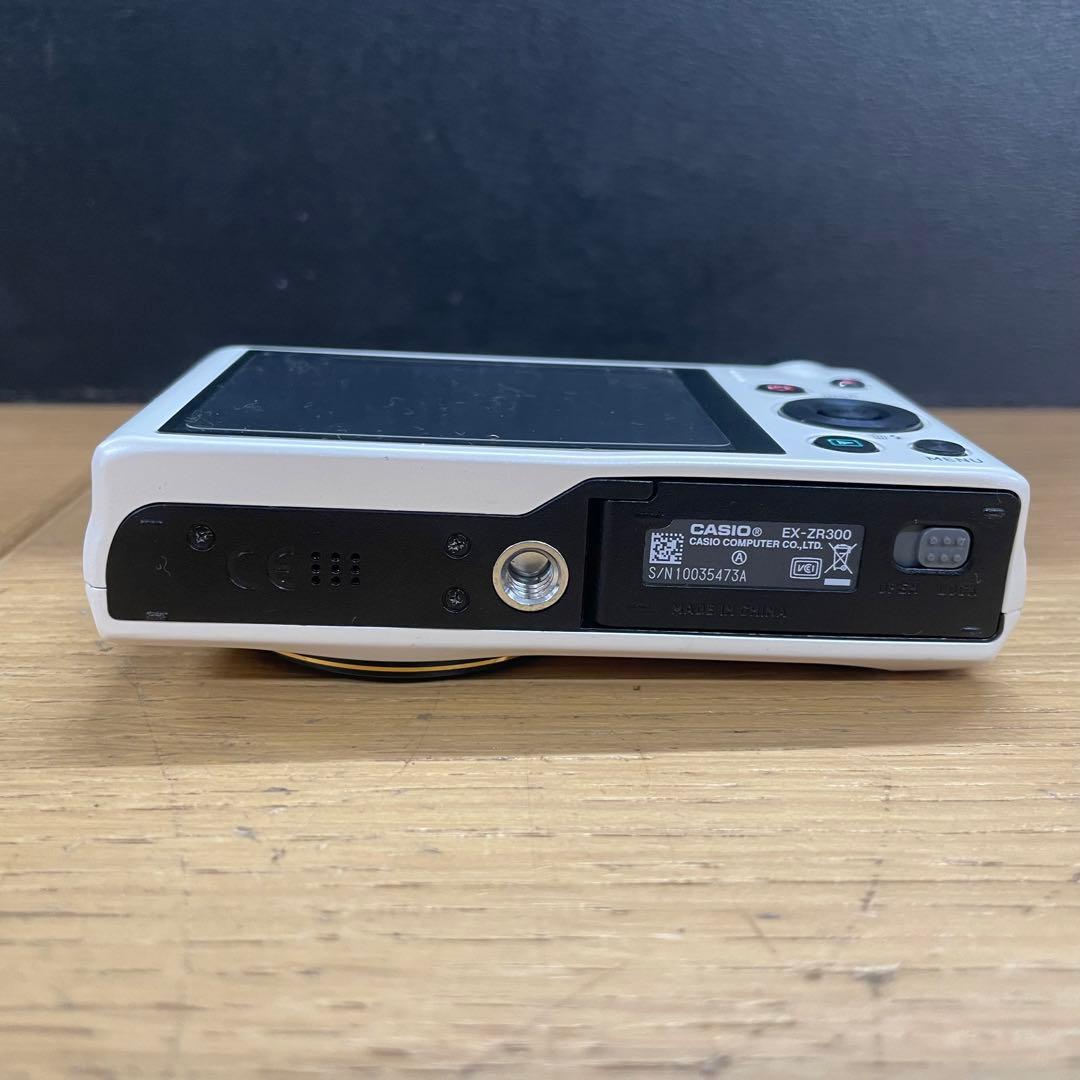 美品 Casio Exilim EX-ZR300 コンパクトデジタルカメラ