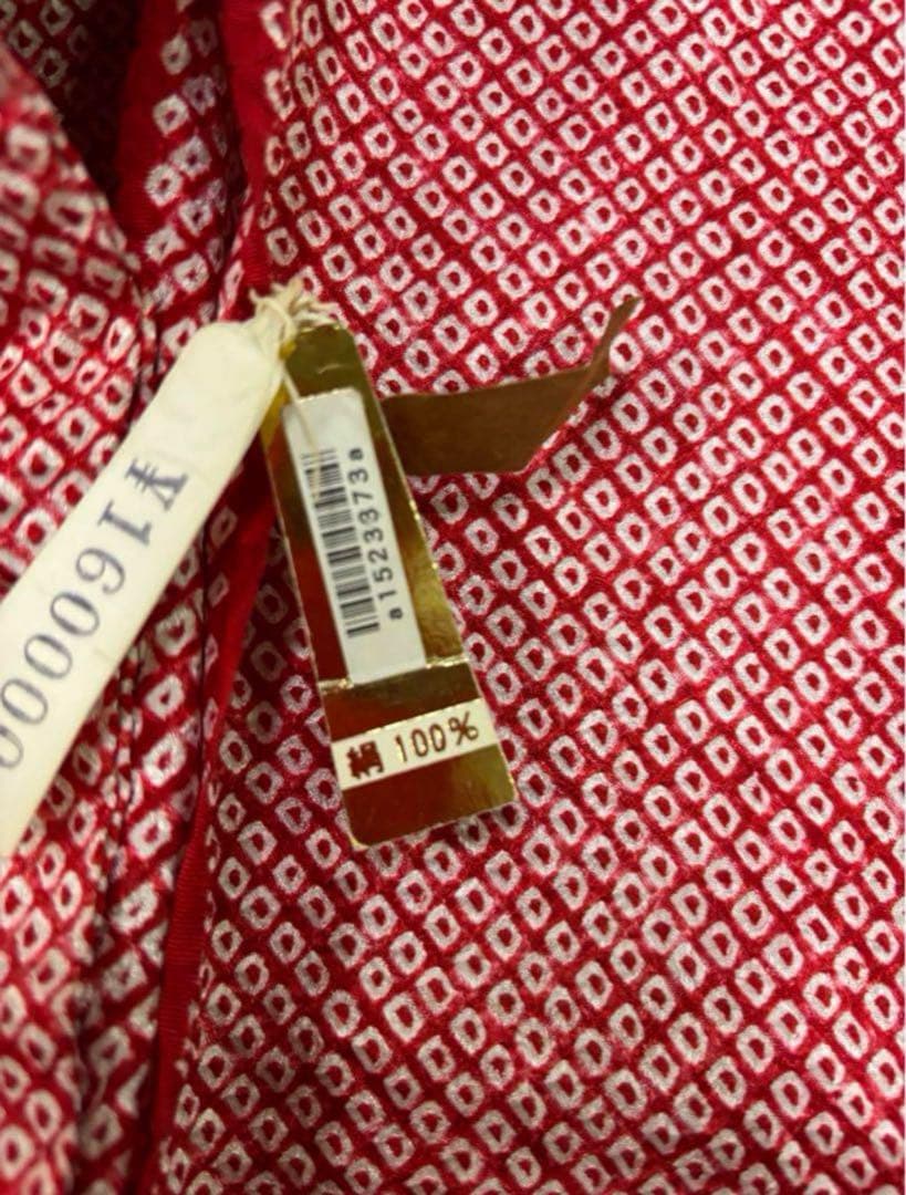 七五三　四ツ身女の子着物　正絹　仮絵羽　赤　豪華絞り　華やか刺繍　蝶　梅