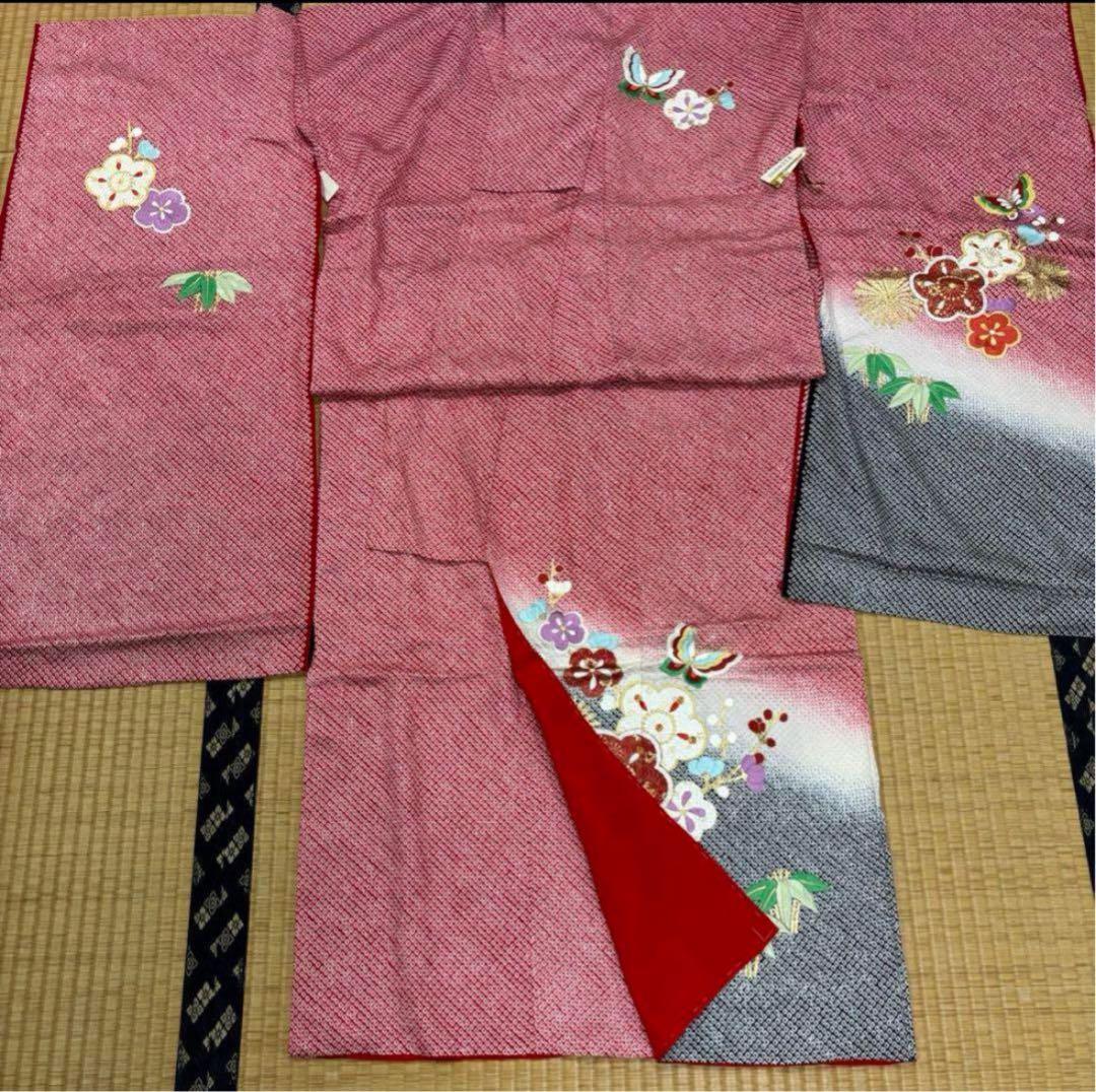 七五三　四ツ身女の子着物　正絹　仮絵羽　赤　豪華絞り　華やか刺繍　蝶　梅
