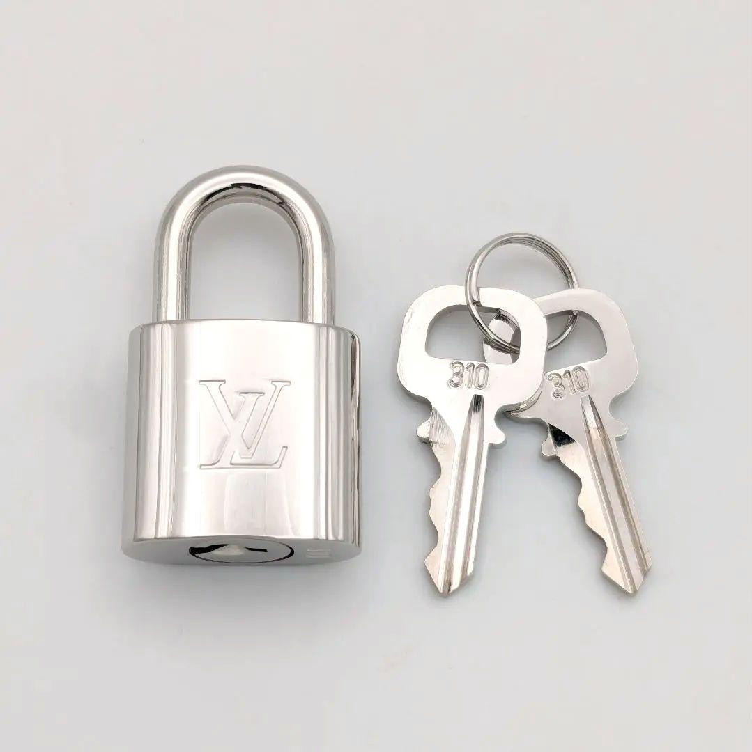 未使用品 ルイヴィトン LV シルバー カデナ パドロック 南京錠 310番