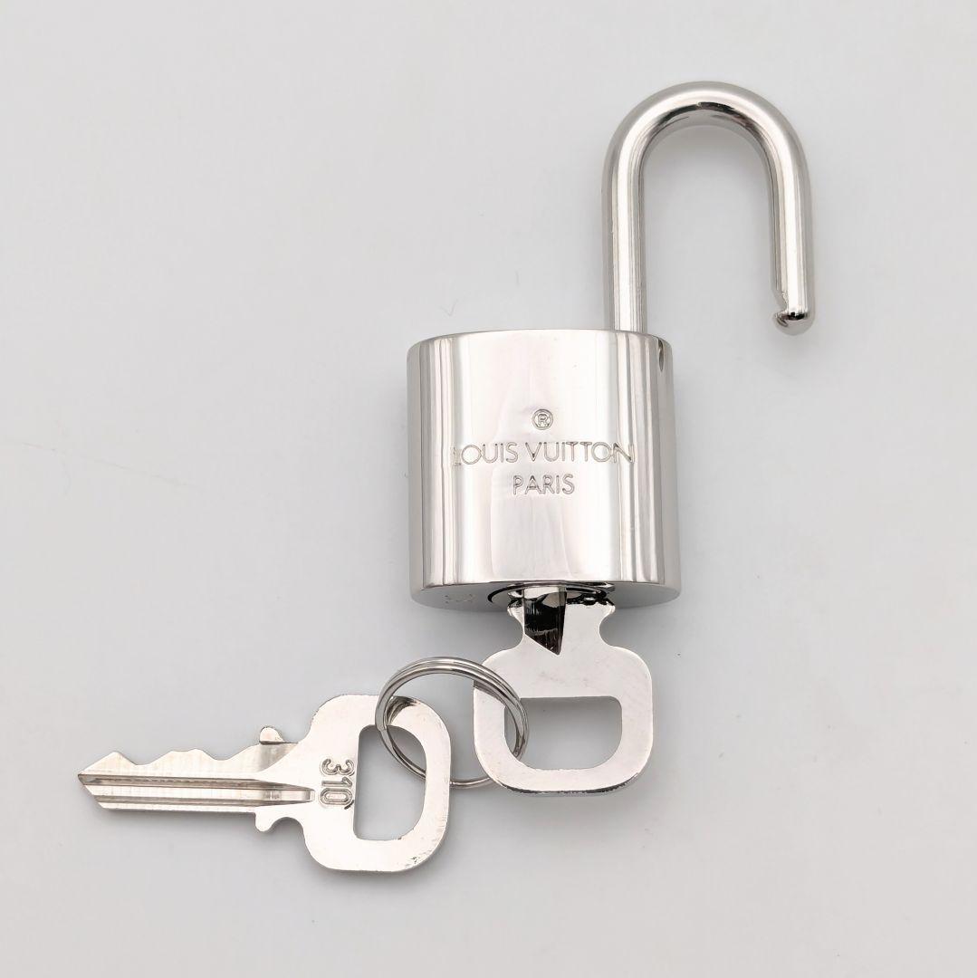 未使用品 ルイヴィトン LV シルバー カデナ パドロック 南京錠 310番