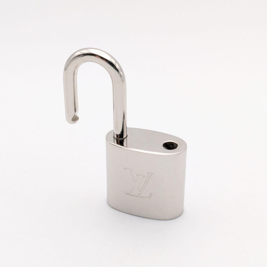 未使用品 ルイヴィトン LV シルバー カデナ パドロック 南京錠 310番