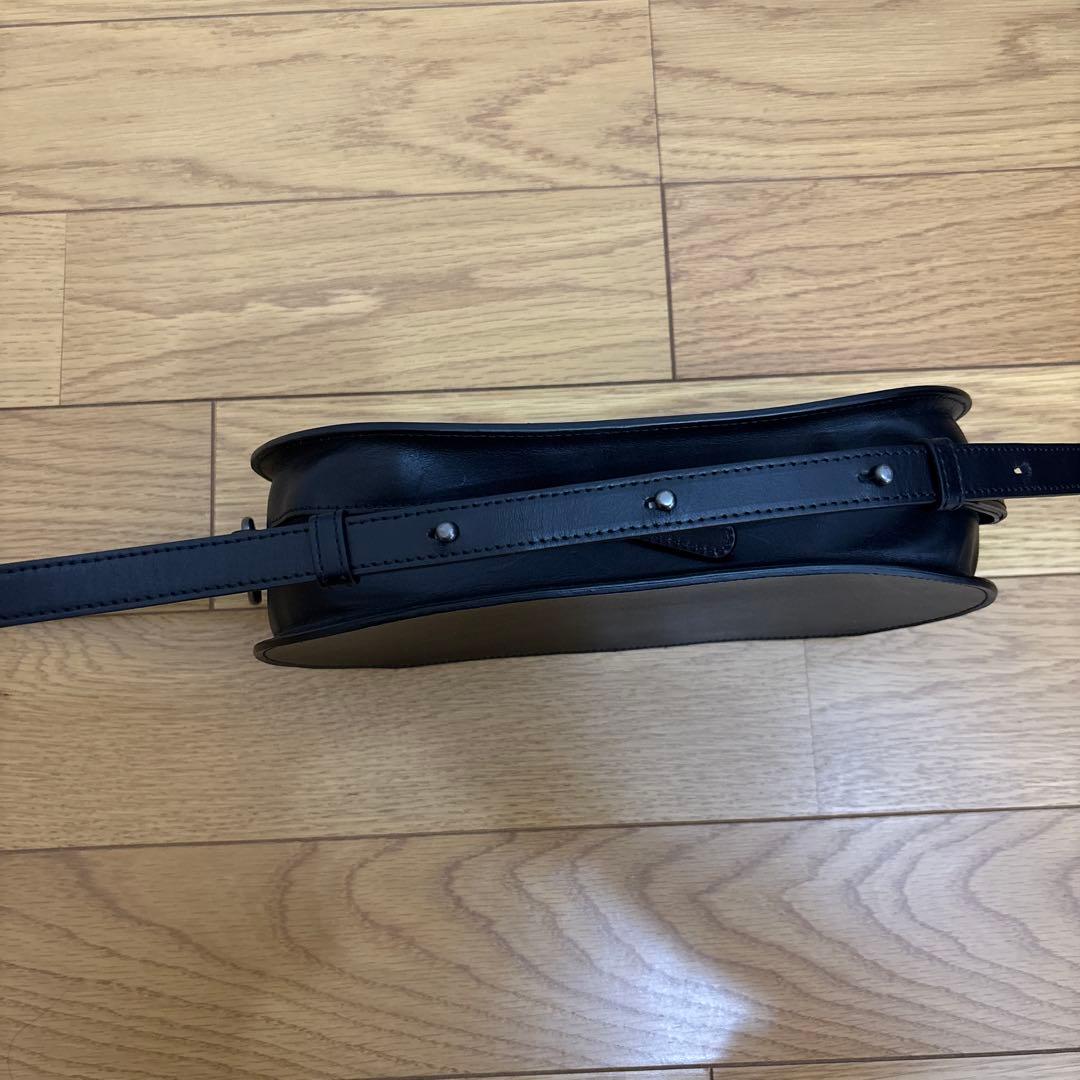 【美品】土屋鞄　ブラックヌメ オーバルショルダーバッグ ブラック