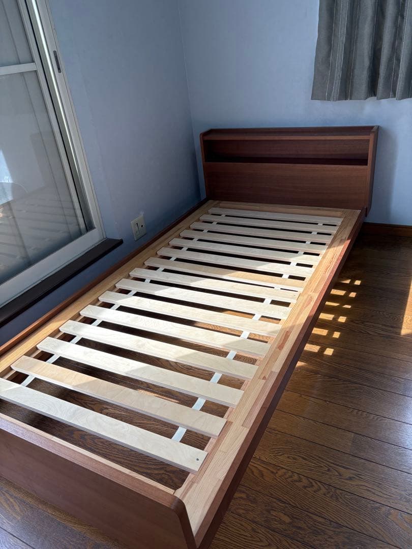 引き取り希望！　unico シングルベッドフレーム